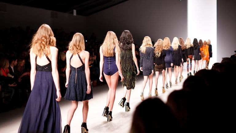 Women’s Fashion in the U.S. Embraces Confidence, Creativity, and Effortless Elegance