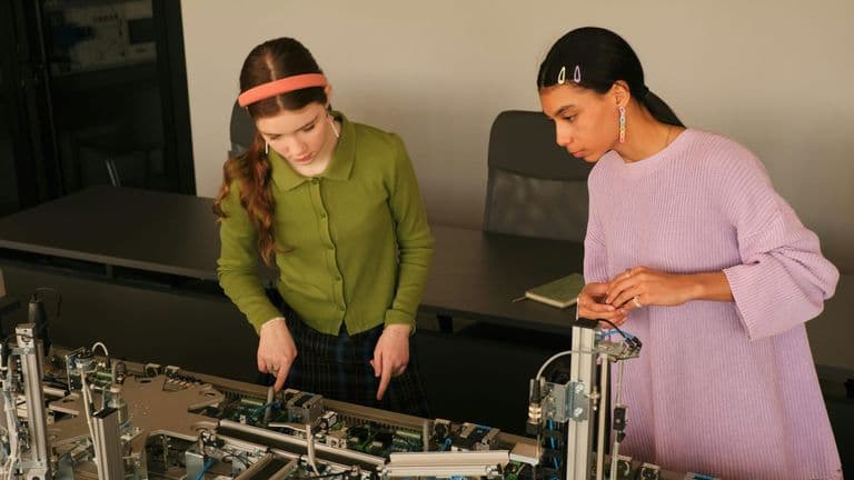 STEM Girl Power Program 2025: Inspiring the Next Generation of Female Scientists