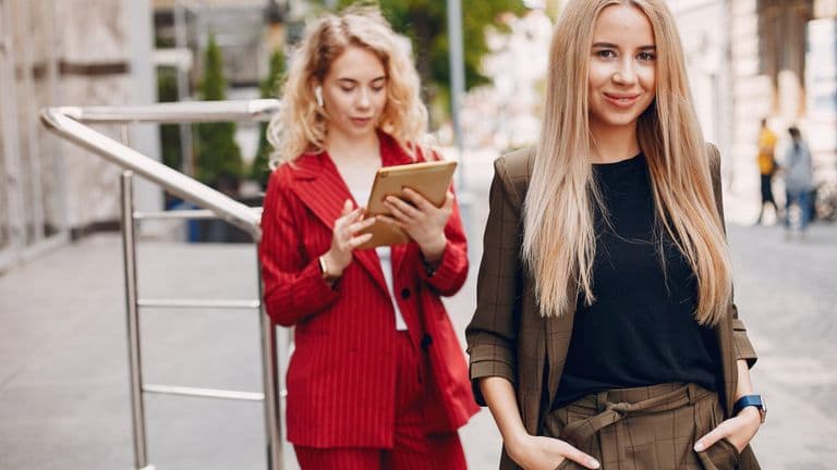 Businesswomen Working Together 1157 24835