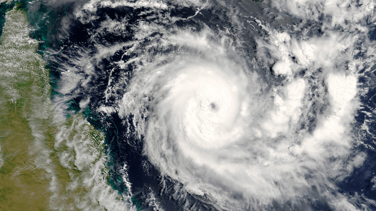 Severe Storms Sweep Across the United States, Disrupting Travel and Daily Life