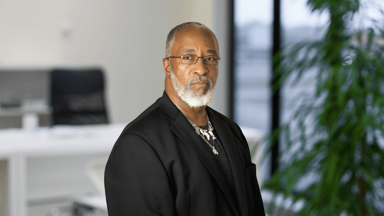 Darius Ross: Author and speaker sharing guerrilla strategy for overcoming adversity and building mental resilience.