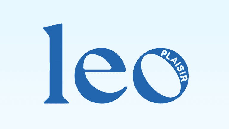 Blue LEO Plaisir logo featuring stylized “leo” lettering with circular “o” design and light background.