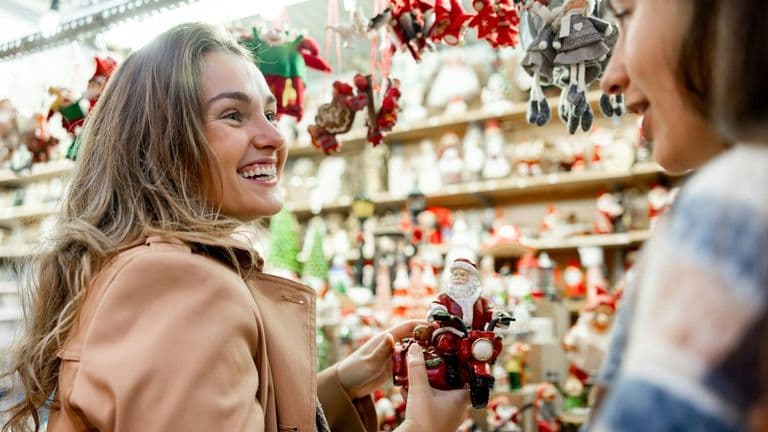 Weakened Economic Confidence Shapes Consumer Spending This Holiday Season