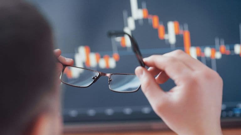 Stock Futures Climb Ahead of Palantir Earnings as Markets Weigh AI Optimism and Big-Cap Challenges