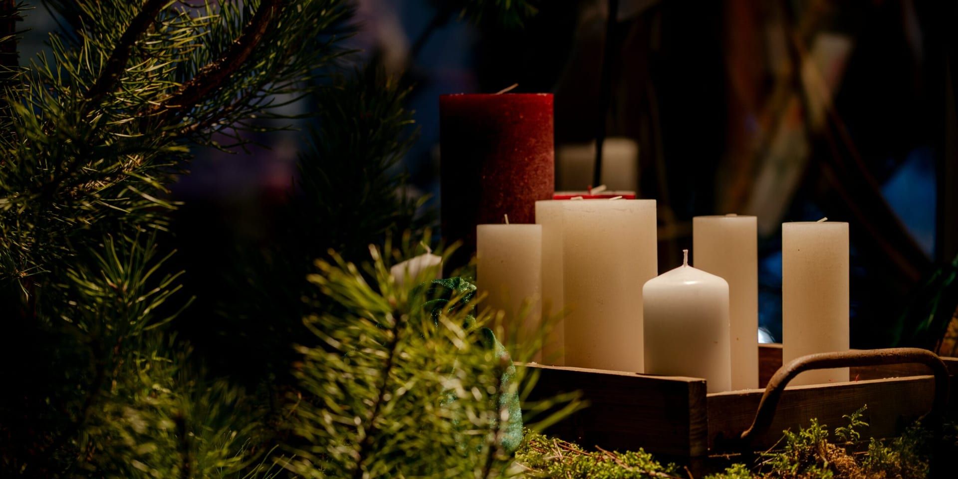 Holiday Candle Sale Draws Shoppers as Christmas Season Peaks
