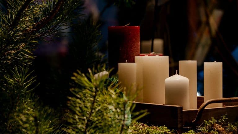 Holiday Candle Sale Draws Shoppers as Christmas Season Peaks