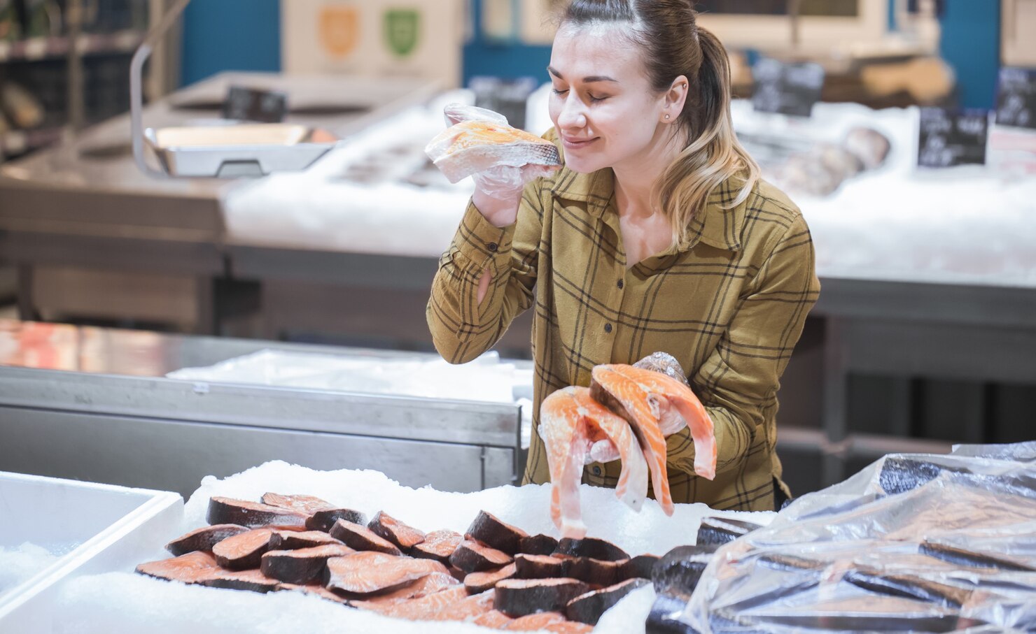 Woman Supermarket Beautiful Young Woman Holding Salmon Fish Her Hands Concept Healthy Eating Seafood 169016 4496